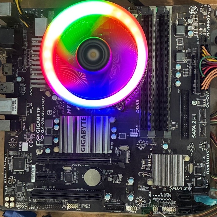 Paketan amd fx 8320e mobo am3+ ram 8gb hsf rgb