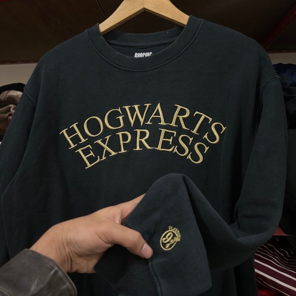 Crewneck Harry Potter x Graphic tee Hogwarts Exspress like new rare item