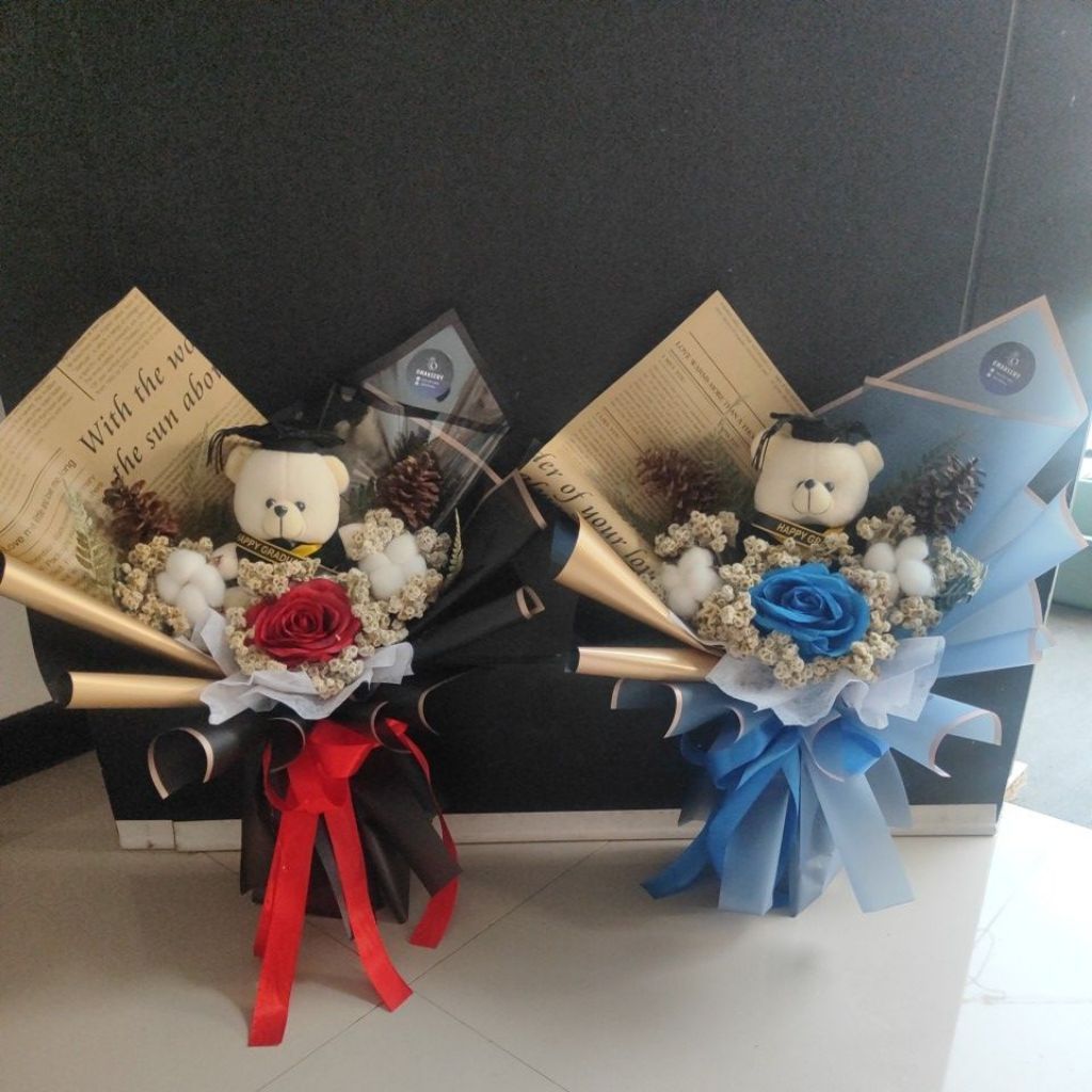 buket boneka wisuda aesthetic dengan bunga kering dan mawar artificial, bucket boneka profesi, tni a