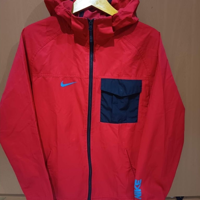JAKET OUTDOOR NIKE