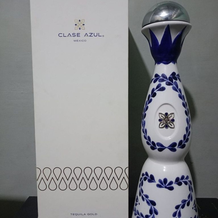 botol bekas azul