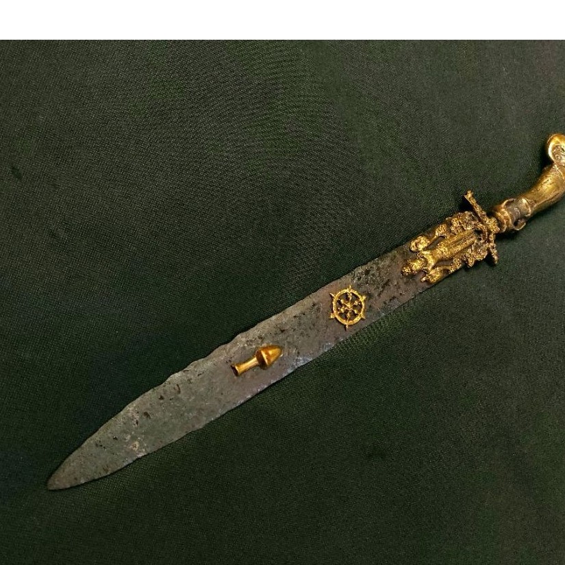 Kadga Kuno temuan, ada ornamen kuningan ukir detail 3 dimensi, est era Mojopahit