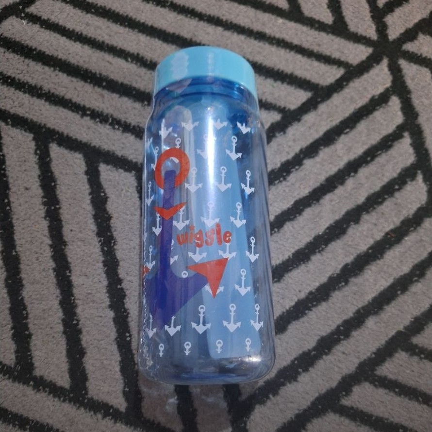 Botol minum biru motif jangkar wiggle dengan tutup, botol serbaguna