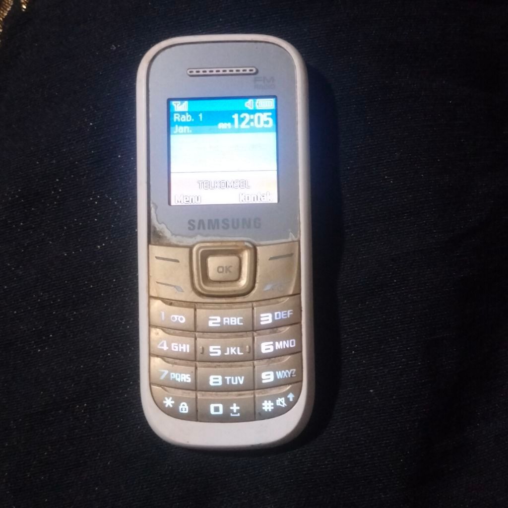 Hp Samsung GT-E1205Y jadul lawas nyala normal sinyal on utk telponan