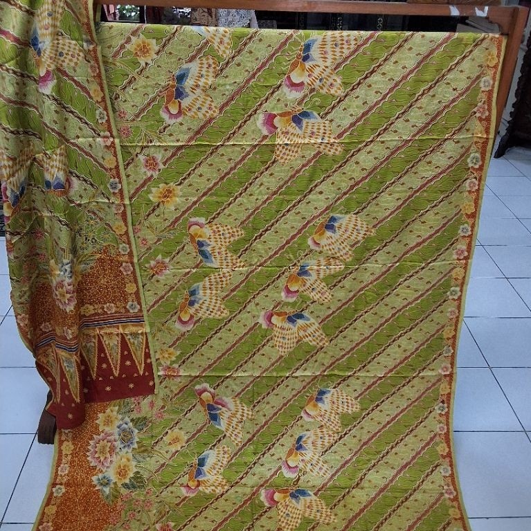 Kain Batik Tulis Sutra/Kain Batik Tulis Silk Hokokai/Kain Batik Tulis Sutra Hokokai/Kain Batik Lawas
