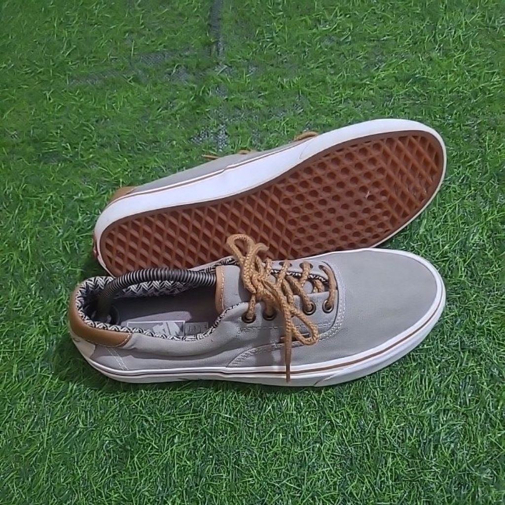 sepatu sneakers vans era size 43