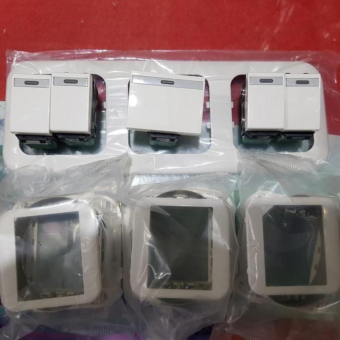 TERBARU - Saklar indikator LAMPU Panasonic 3Gang isi 5mata Saklar Wide Series