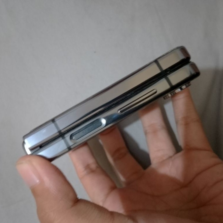 Samsung Z Flip 5 512gb Graphite Minus Layar Utama