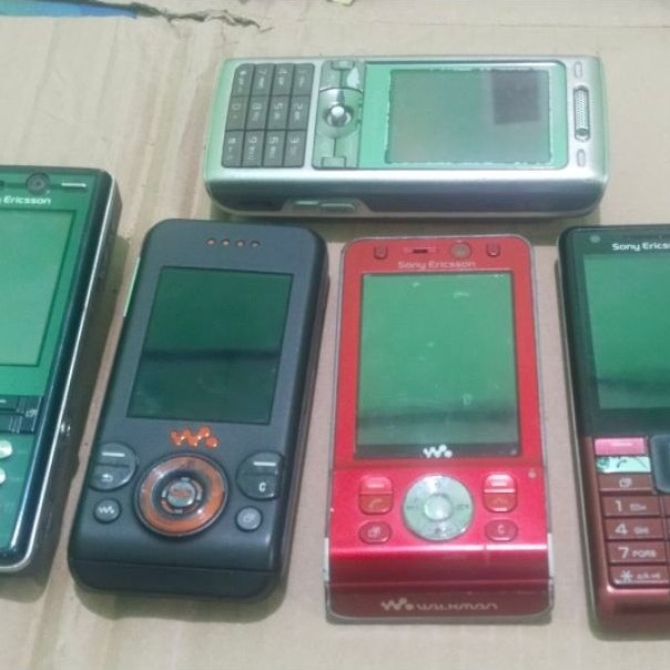 Borongan 5 Unit Sony Ericsson Jadul Matot (W580i, K800i Cybershot, W910i, J105i) - Bahan Pajangan & 