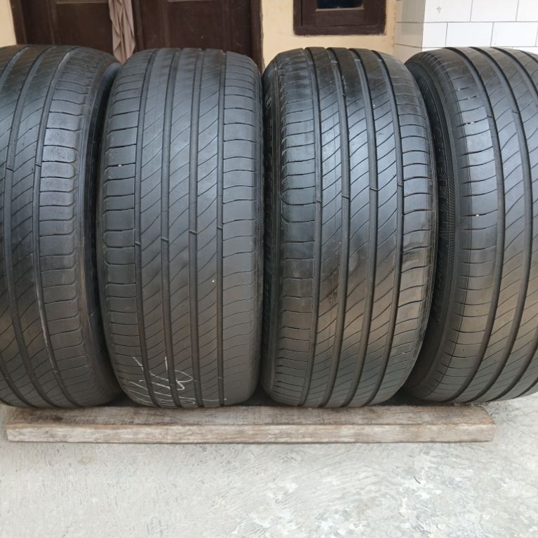 Ban Michelin 225/55 R17