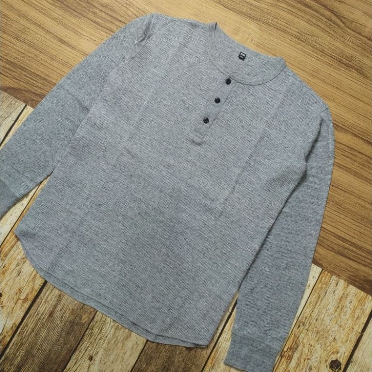 Uniqlo Waffle Henley Neck Long Sleeve Shirt