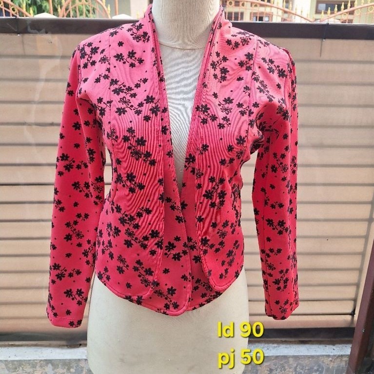 Blazer Crop Merah Ld 90 Preloved