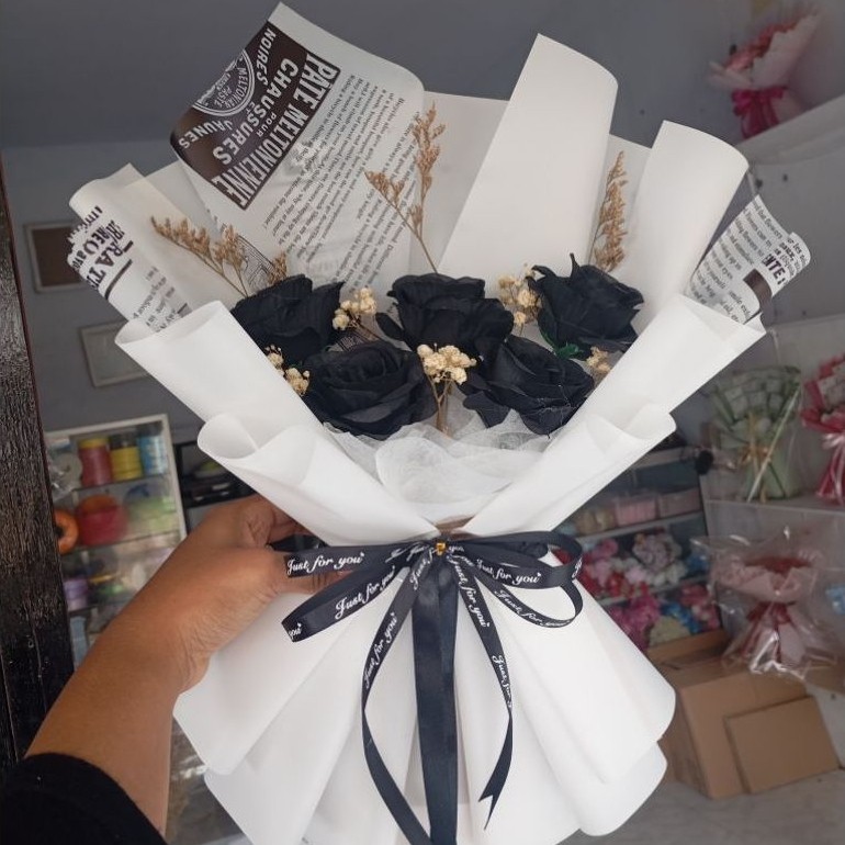 BUKET untuk anak cowok / buket black rose / buket kelulusan / buket wisudah premium