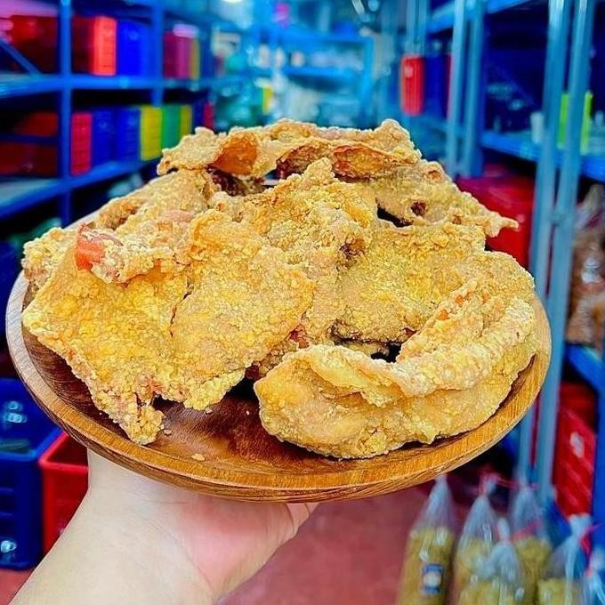 

Kulit Ayam Goreng Crispy Keripik Kulit Snacks Food Pedas Kripik - KULIT PEDAS, 500 GR GS