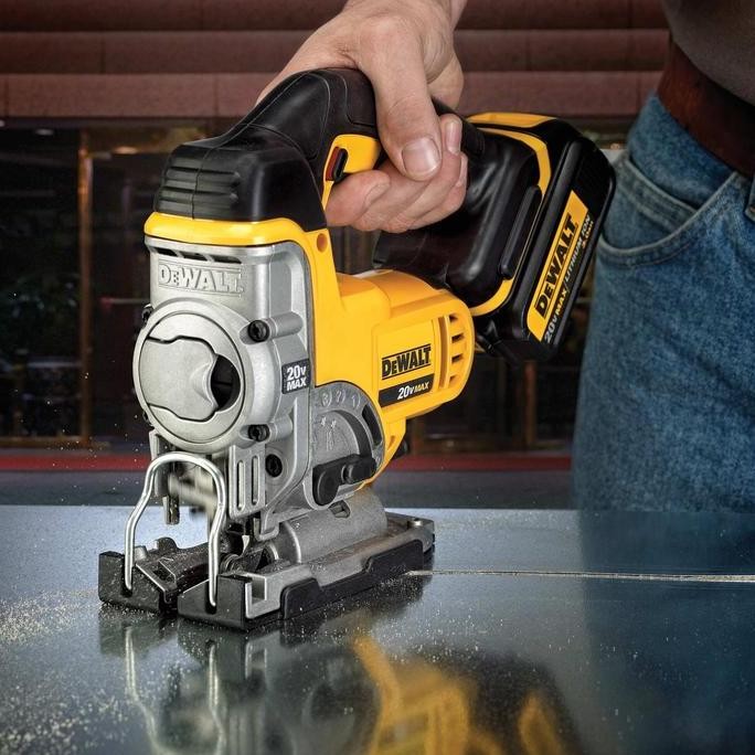 Dewalt Cordless Jigsaw / Pemotong Kayu Baterai 18V DCS331N (Unit Only)