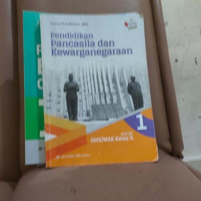 PPKN UNTUK KELAS X 10 SMK KI KD 2018 ERLANGGA Redy 