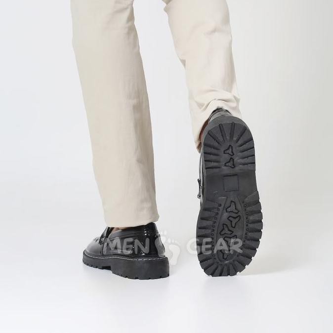 Menfootgear Vincenzo  Sepatu Pria Original Sepatu Loafers Kerja Formal Cowok Docmart Hitam Fantofel 