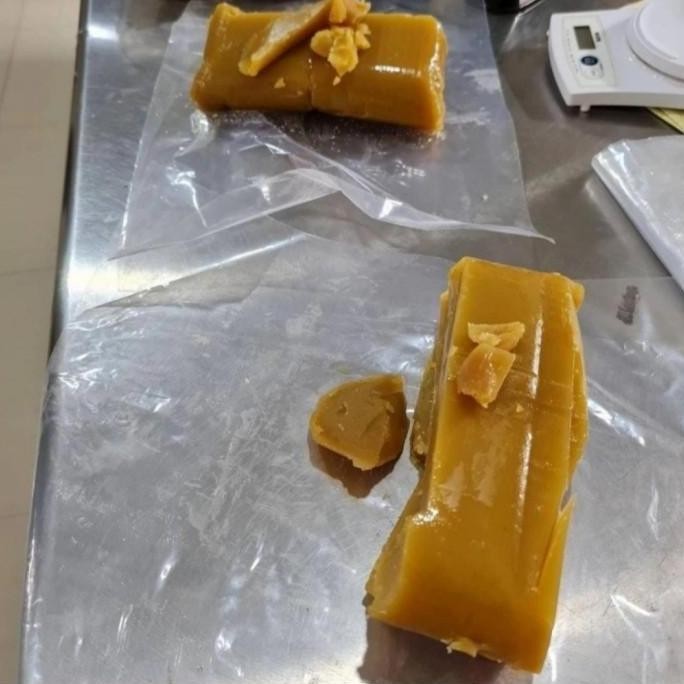 

WHITE LOTUS PASTE 1 KG NAM FONG (ISIAN MOONCAKE LOTUS GOLDEN LABEL)