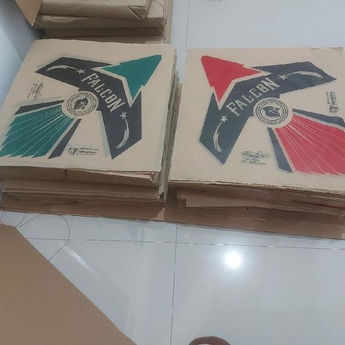 

ketas layangan 2 warna kertas litho grade A1 kuat dan tahan lama cocok bwt layangan sukhoi/ seot