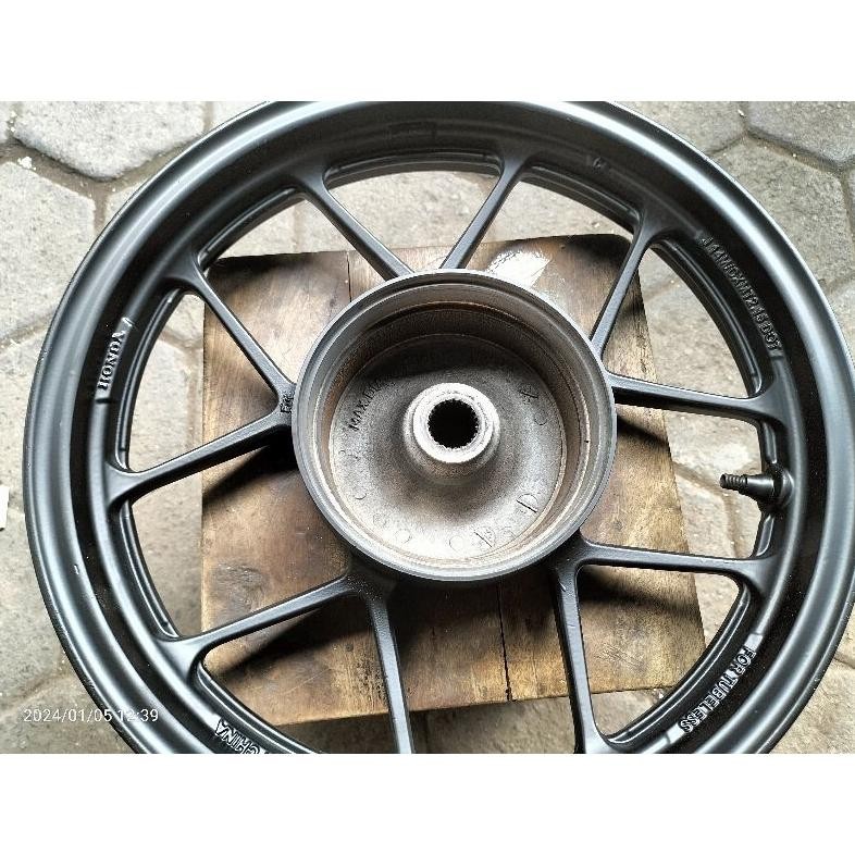 velg vario 125 150 new belakang dijamin tidak bekas las2 an tubles aman bukan barang servisan