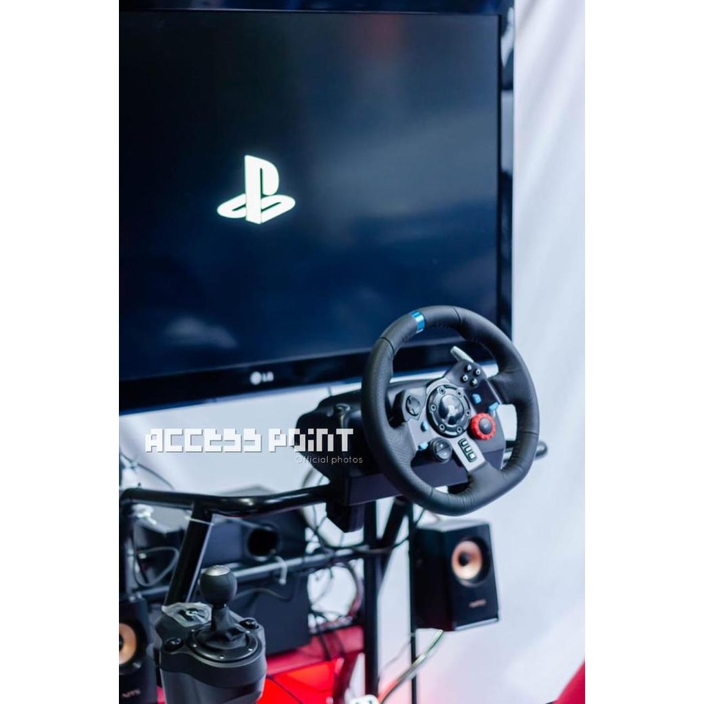 Logitech G29 racing simulator