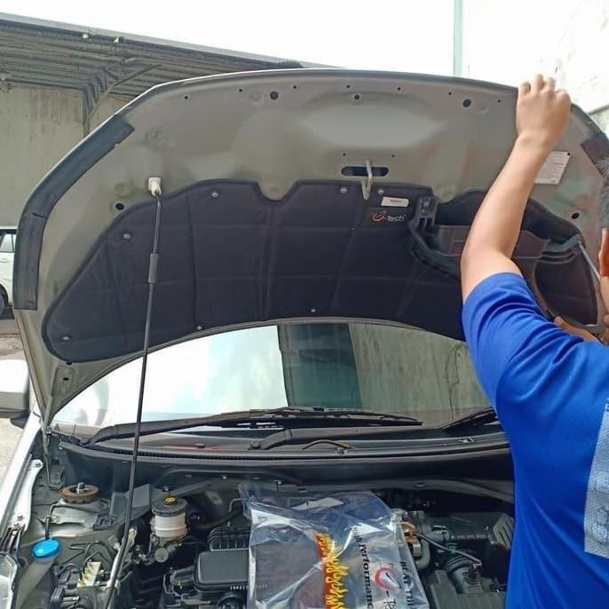 Peredam kap mesin Honda Mobilio 2014