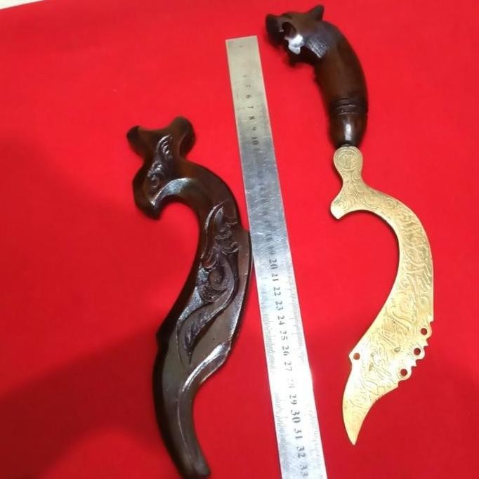 Kujang Kuningan Besar Kaligrafi Arab Warangka Kayu