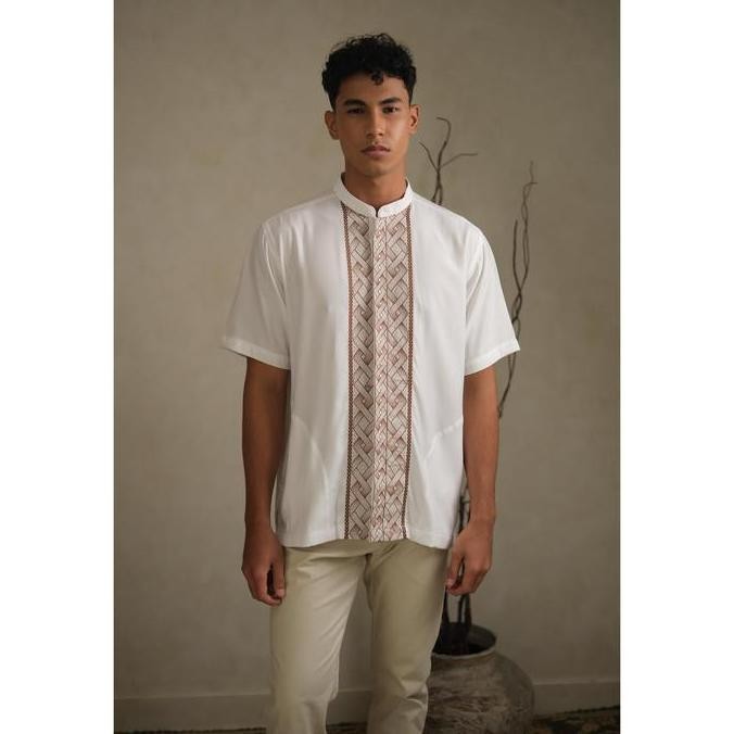 Larusso Kemeja Koko Bordir Lengan Pendek Pria  - White Brick