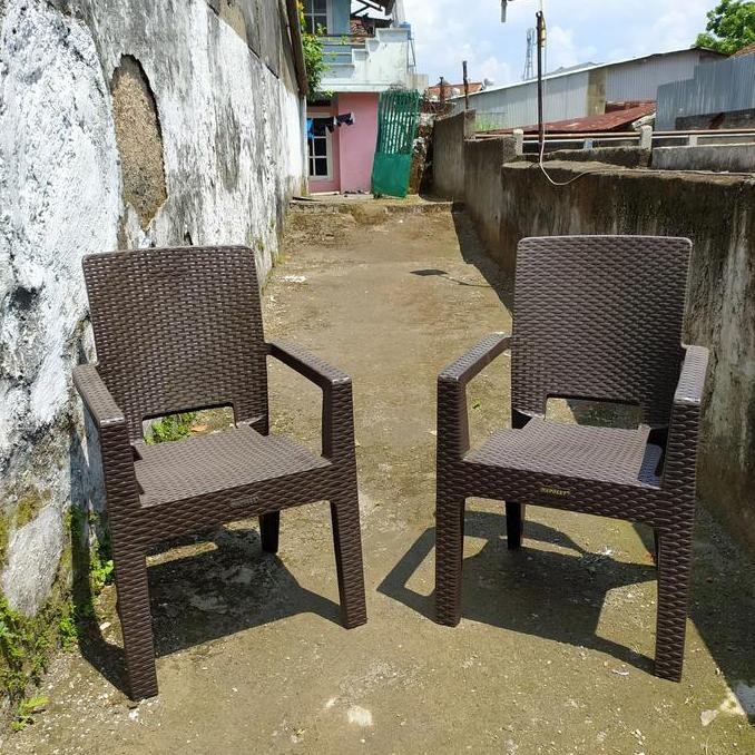 Kursi Plastik Sandaran Tangan Napolly