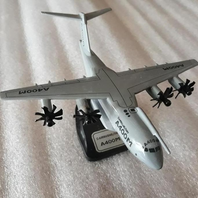 miniature A 400 M airbus