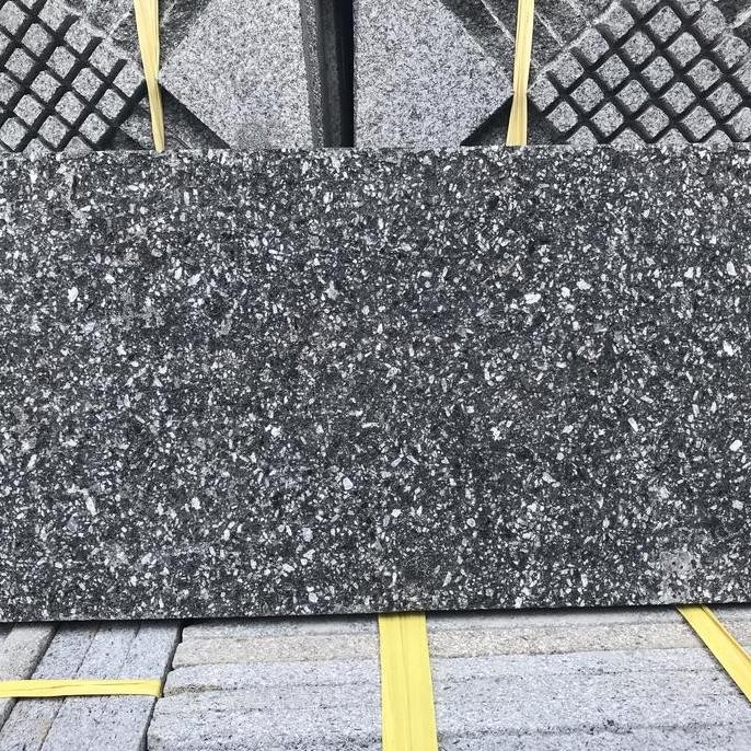 basalto hitam 15x30 cm2