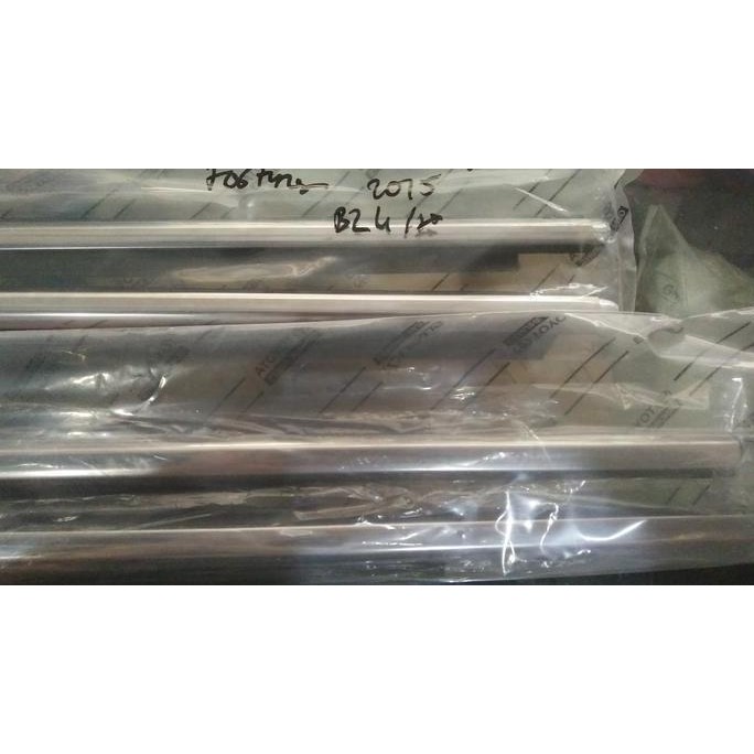 List Pelipit Kaca Set Fortuner 2015 Vrz Original