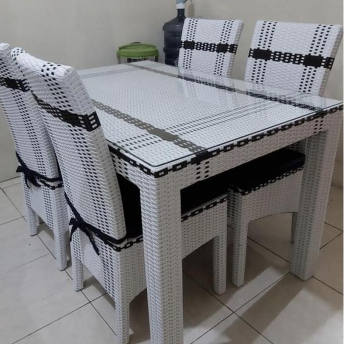 Meja makan rotan plus jok plus kaca