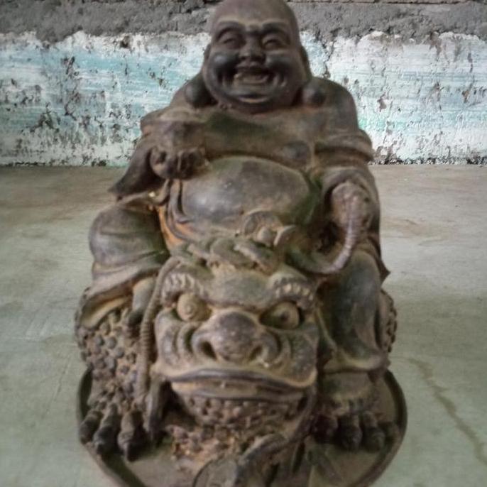 ] Buddha maitreya ketawa menaiki kodok uang