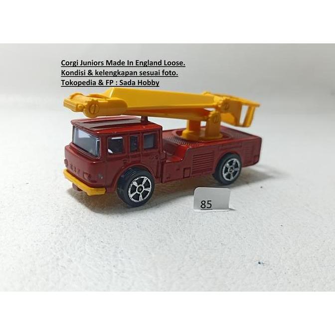 VINTAGE CORGI JUNIORS WHIZZWHEELS SIMON SNORKEL FIRE TRUCK GREAT BRITAIN UNIT ONLY S2025