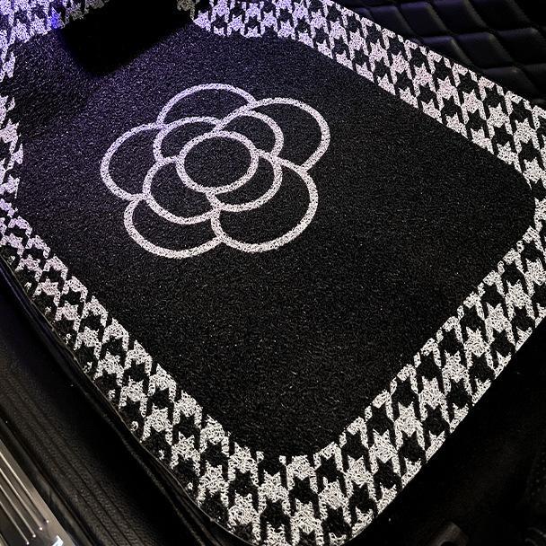 Karpet Rumput 2 Baris Alas Kaki Mobil Bunga Daisy