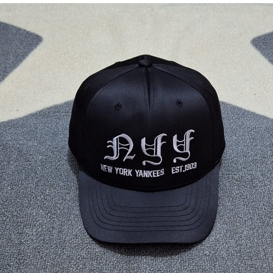 Topi mlb ny yankees bisbol baseball cap satin hitam black preloved 2nd seken sekon secon pl bekas or