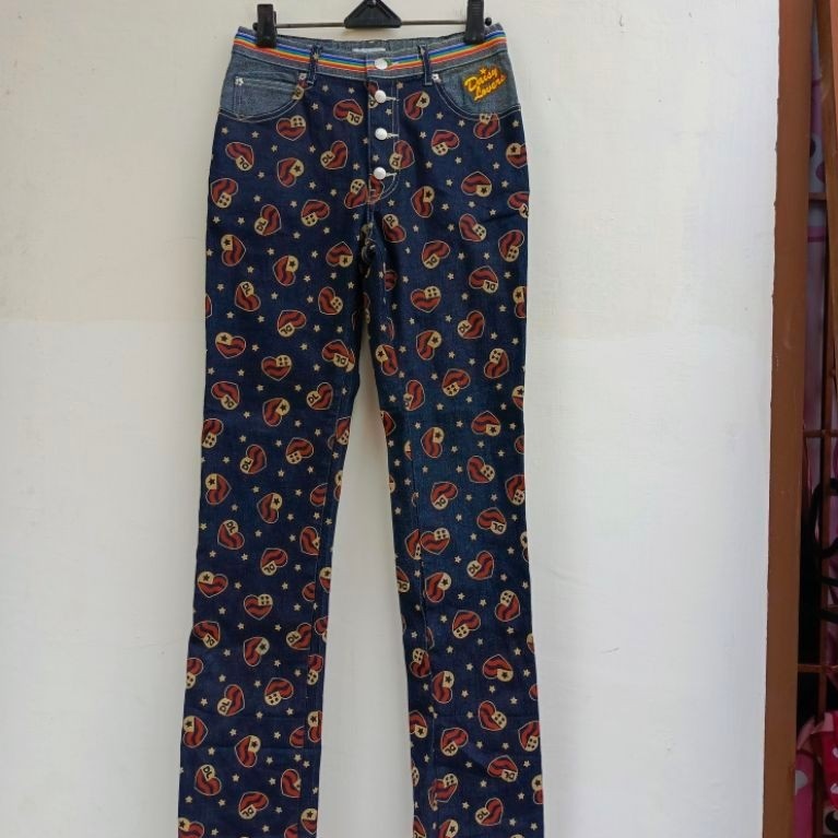 celana daisy lovers