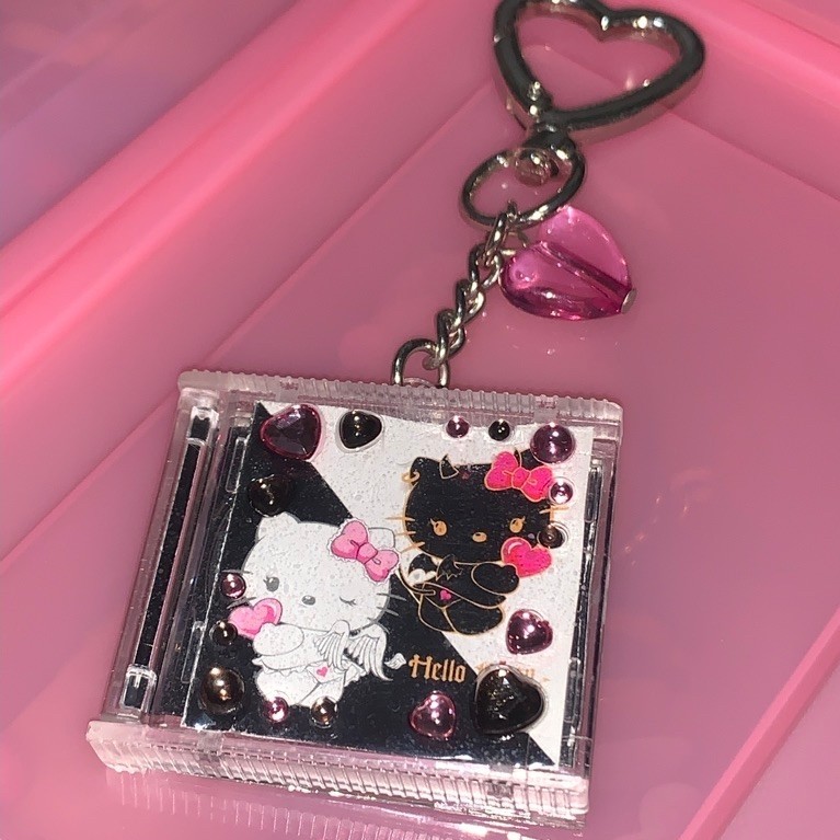 hello kitty angel devil cd keychain