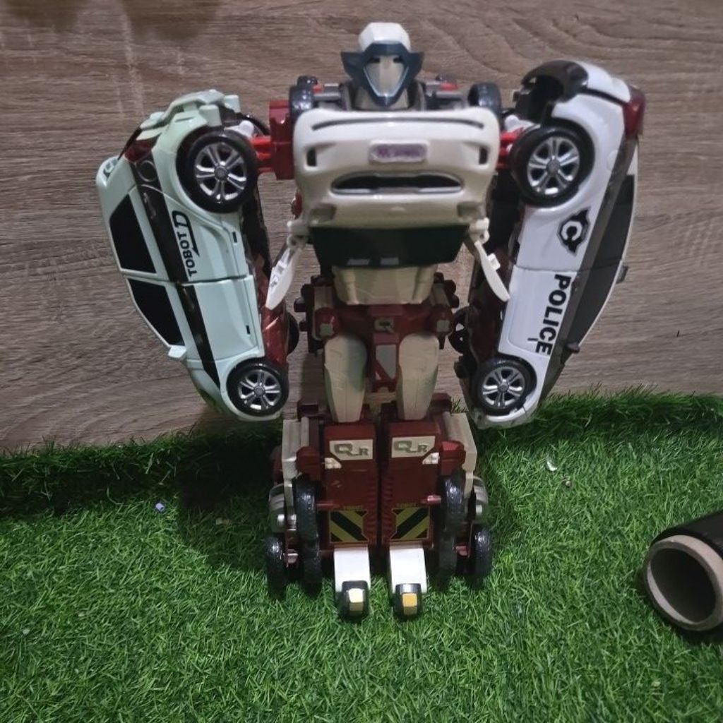 Tobot Quatran