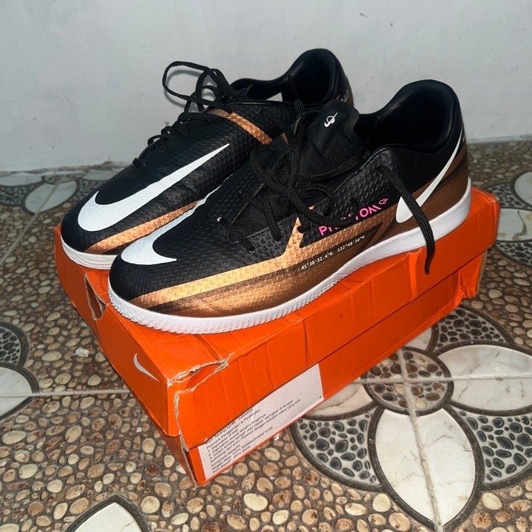 Sepatu Futsal Nike Phantom GT2 Academy IC