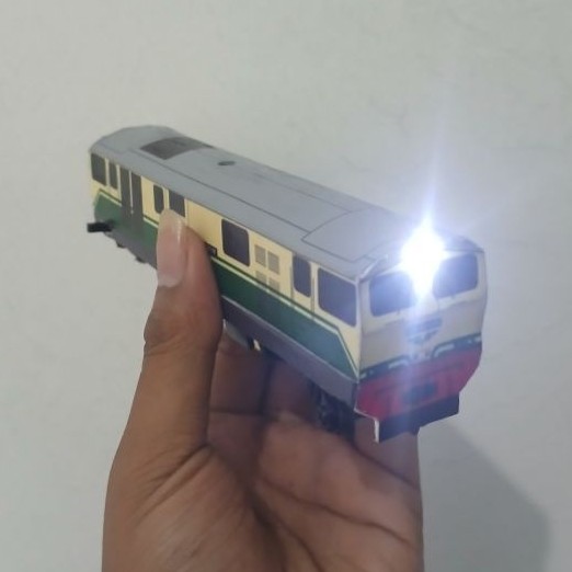Kereta Api Indonesia Lokomotif Bermesin BB301/BB304