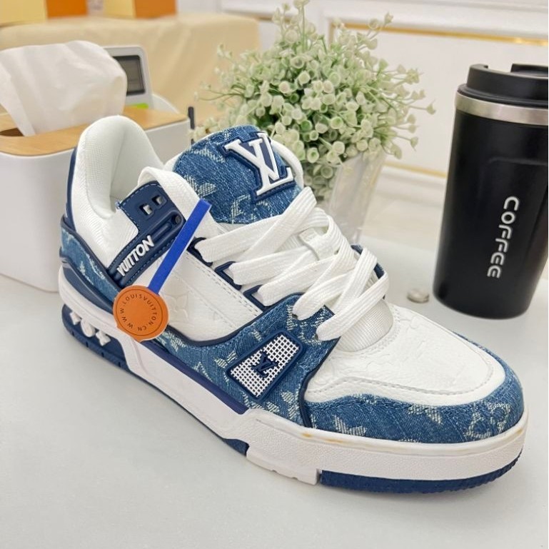Sepatu LV Trainer