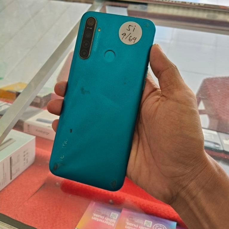 HP SECOND REALME 5i  RAM 4/64
