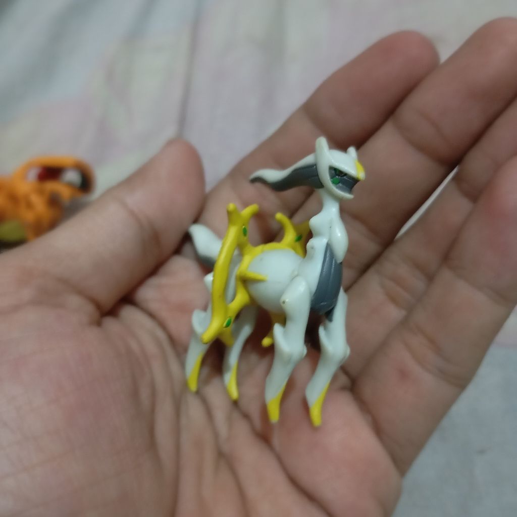 Tomy Pokemon Moncolle Arceus Charizard