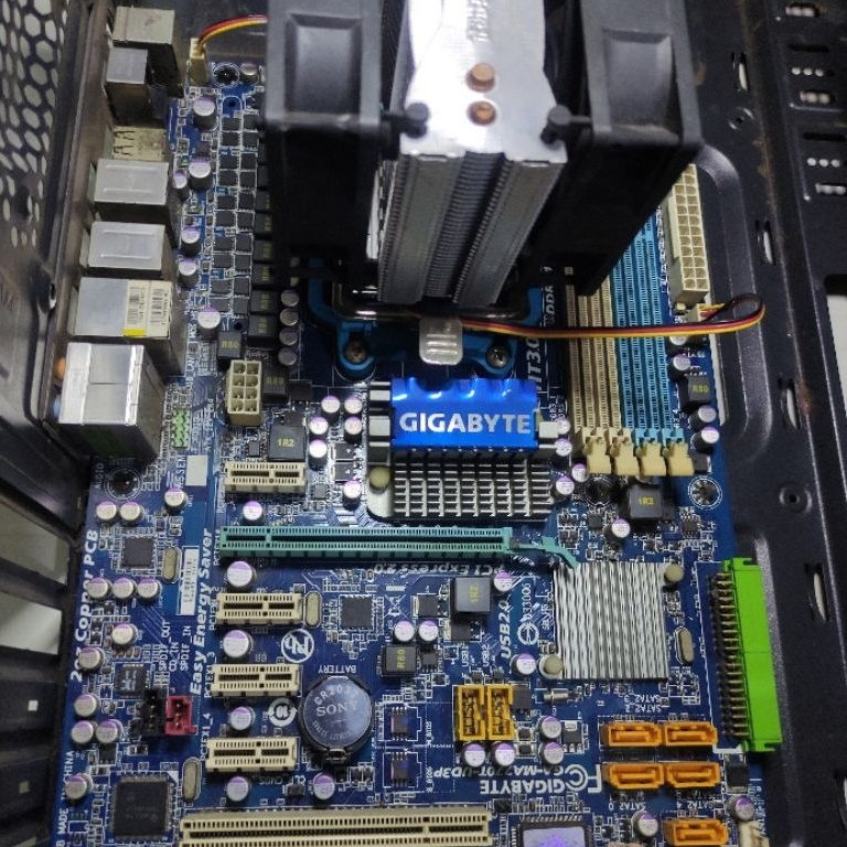 Paketan AMD Athlon II X4 620 + Gigabyte GA-MA770T-UD3P + PCCOOLER Dual Fan, bukan AMD ryzen
