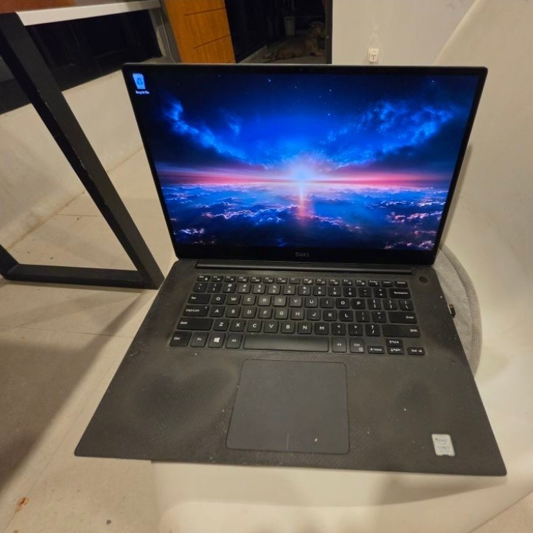 laptop DELL XPS15 i7 9750H RAM 32Gb SSD 1Tb Nvdia GTX 1650