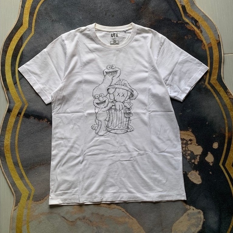 kaos uniqlo x kaws second
