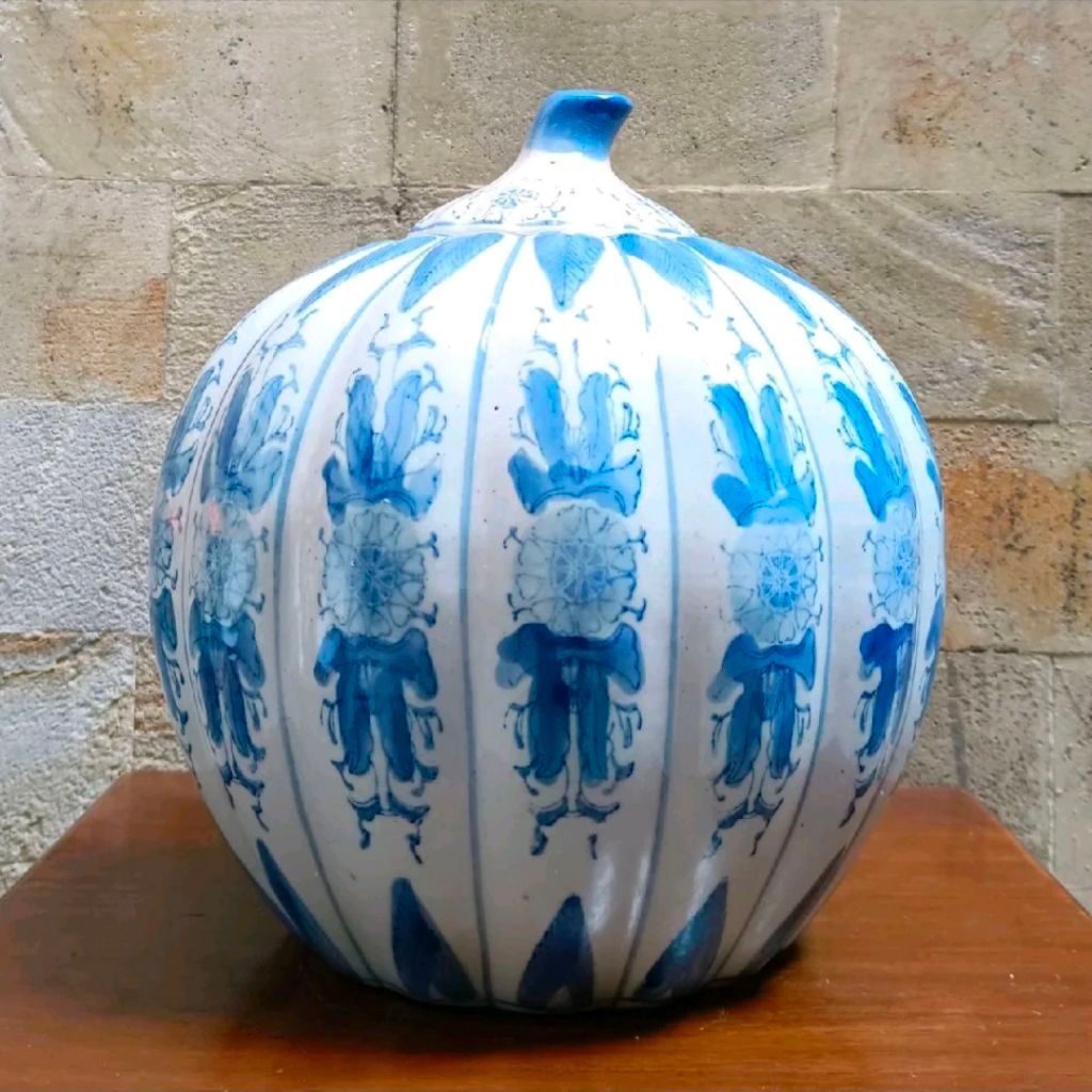 Guci Labu Besar Motif Bunga Biru, Bahan Keramik, Barang Koleksi