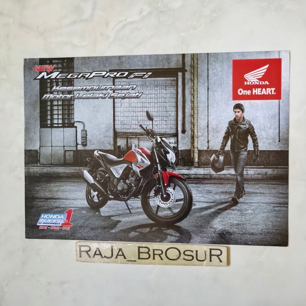 Poster brosur katalog flyer Honda MegaPro FI Injeksi 2014